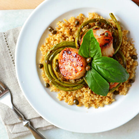 scallops-garlic-scapes-freekah