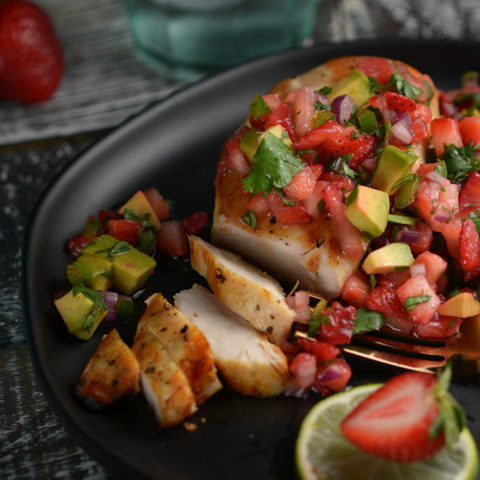How to Make Grilled Chicken and Strawberry Salsa