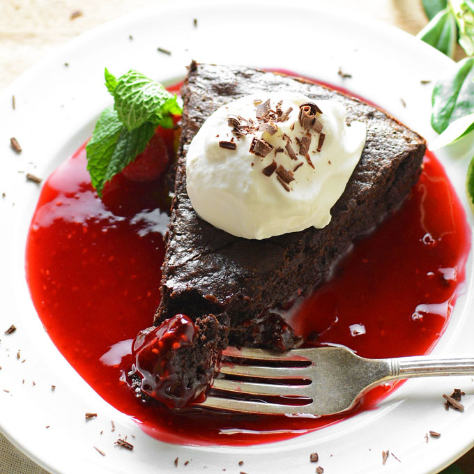 Chocolate Flourless Cake with Raspberry Sauce