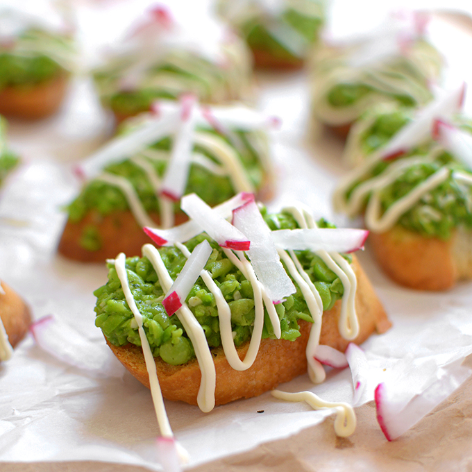 Sweet Pea Crostini - This light and fresh spring appetizer is the perfect way to whet your Easter appetite (without spoiling your dinner).