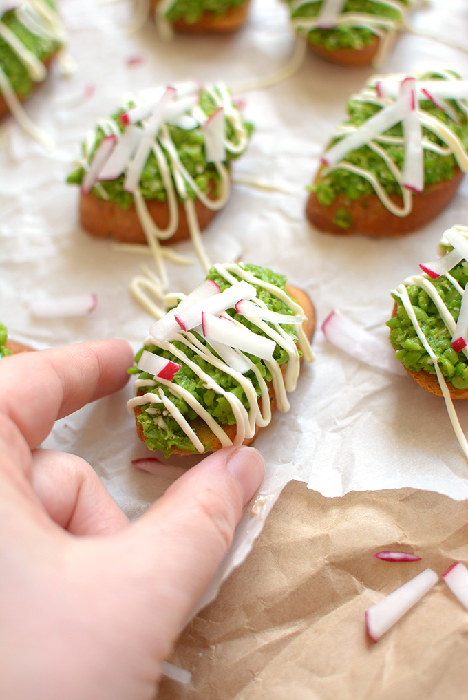 Sweet Pea Crostini - This light and fresh spring appetizer is the perfect way to whet your Easter appetite (without spoiling your dinner).