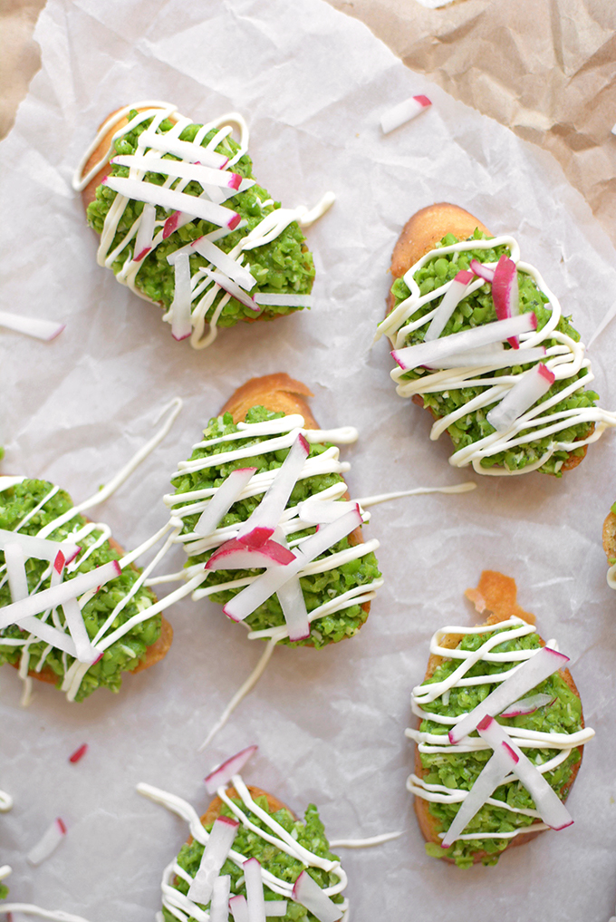 Sweet Pea Crostini - This light and fresh spring appetizer is the perfect way to whet your Easter appetite (without spoiling your dinner).