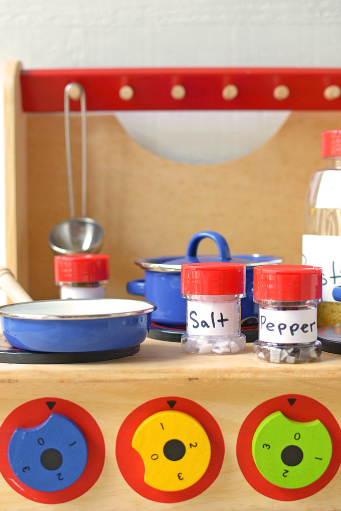 Play Kitchen Upcycled Spice Jars - Give your empty spice jars a new life with this fun craft for kids that will encourage conservation and imaginative play!