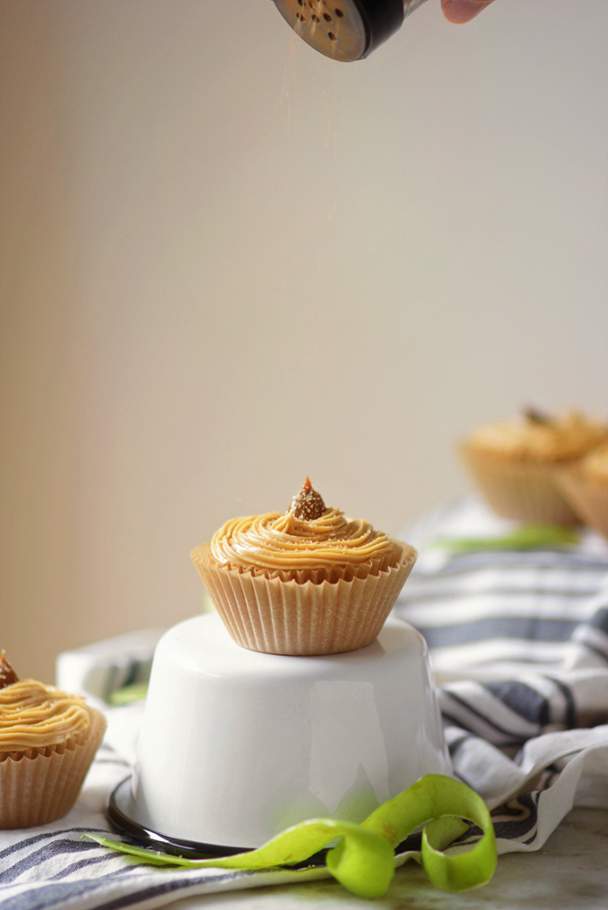 Topping Cupcakes with Cinnamon 