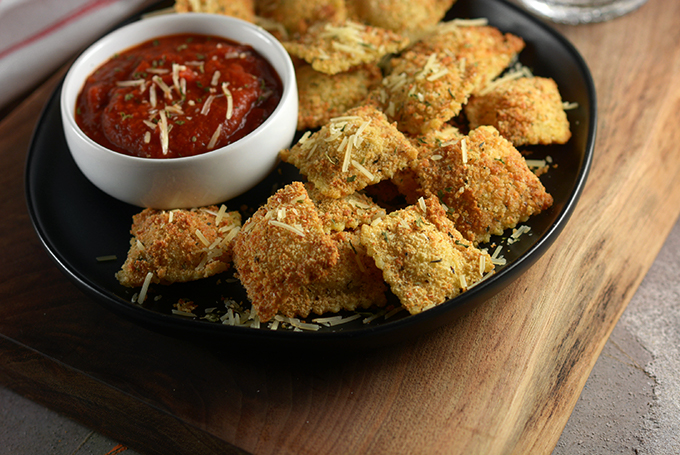 horizontal picture of baked ravioli