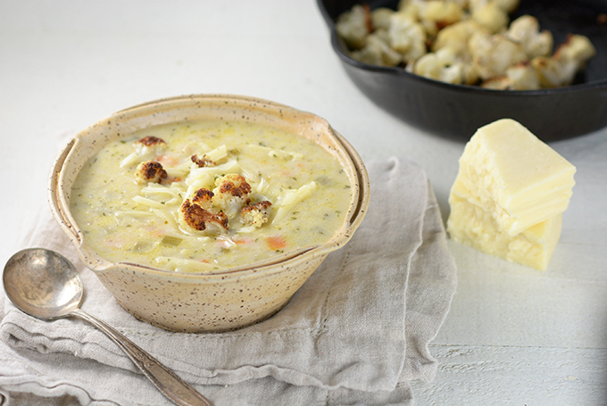 Cheddar Cauliflower and Roasted Garlic Soup