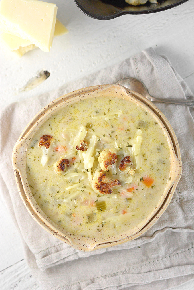 Cheddar Cauliflower and Roasted Garlic Soup